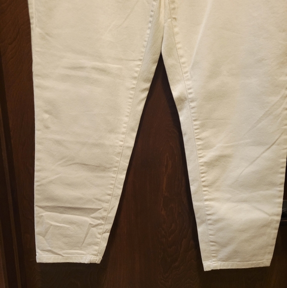 CJ Banks Signature Slimming White Ankle Jeans NWT - Picture 3 of 16